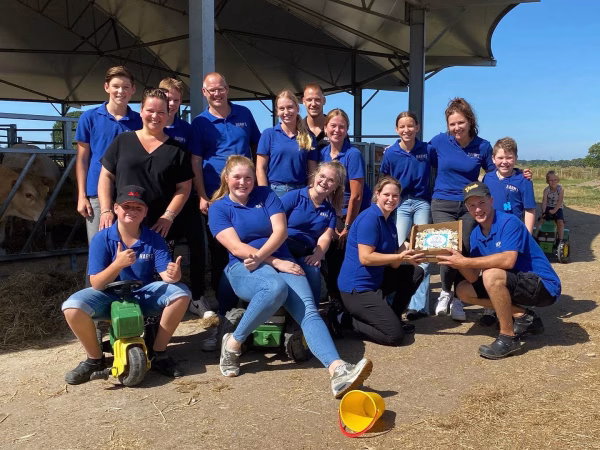 medewerkers blauwe polos